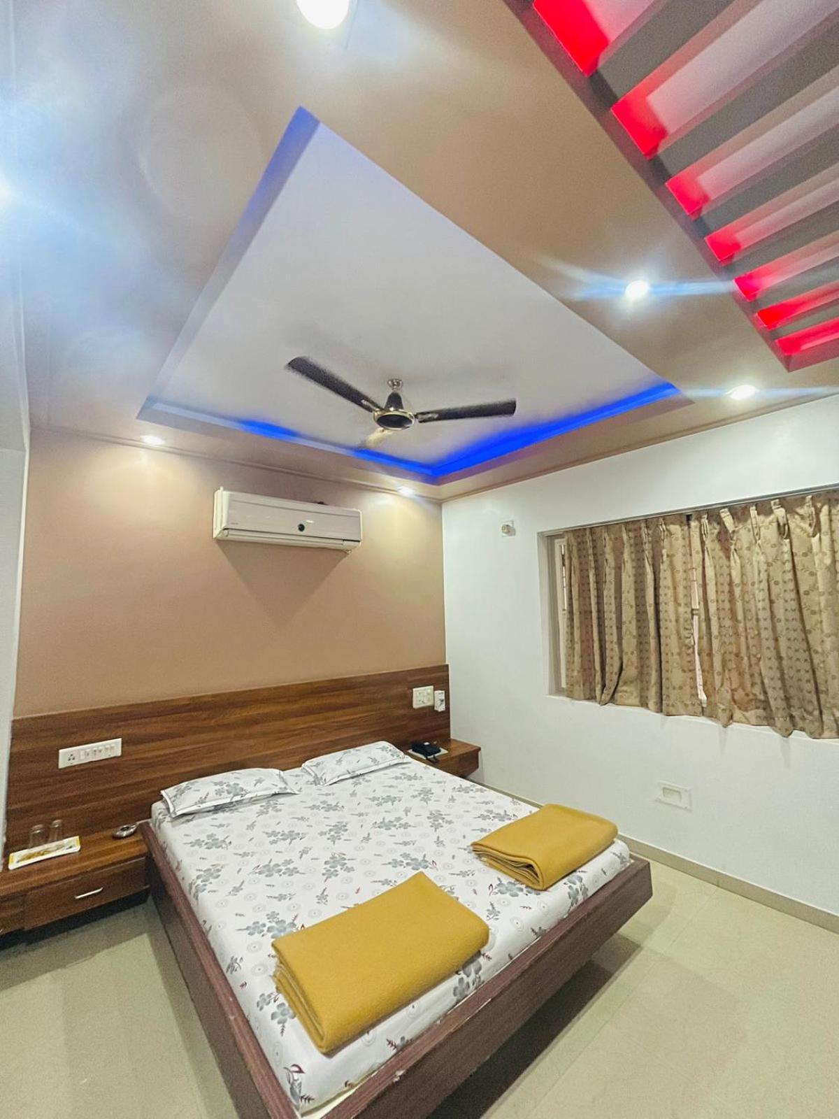 Hotel Rajdhani And Guest House Gujarat - Best Family Hotel In Halol Near Pavagadh And Halol Gidc Exterior photo